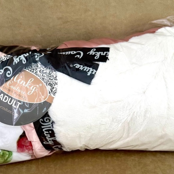 Minky Luxe “Minky Couture” 50 x 60 NWT - Picture 3 of 4